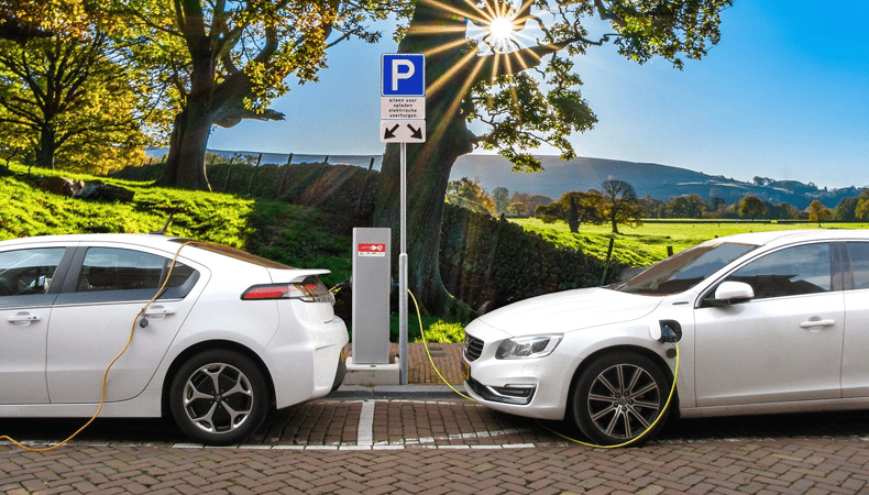 Bij sommige verzekeraars kun je wel een elektrische auto verzekeren, maar geen autoverzekering voor een Tesla afsluiten. © Jonomias/Menno de Jong / Pixabay