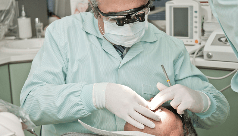 Besparen op je zorgverzekering? Een tandartsverzekering afsluiten is niet altijd nodig. © Joseph Shohmelian