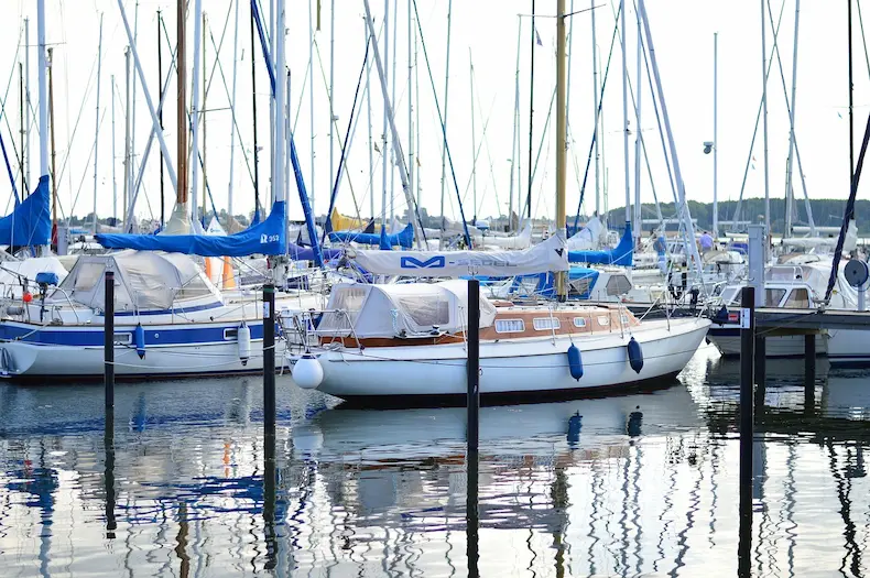 Soms eisen beheerders van jachthavens dat je een bootverzekering afsluit. Kijk dan ook even naar de bootverzekering van Univé. © Hendrik / Pixabay