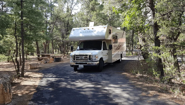 Ga je vaker per jaar op vakantie? Dan is een doorlopende reisverzekering vaak voordeliger. Vergelijk polisvoorwaarden en de premies van doorlopende reisverzekeringen. © Alleverzekeringenopeenrij.nl