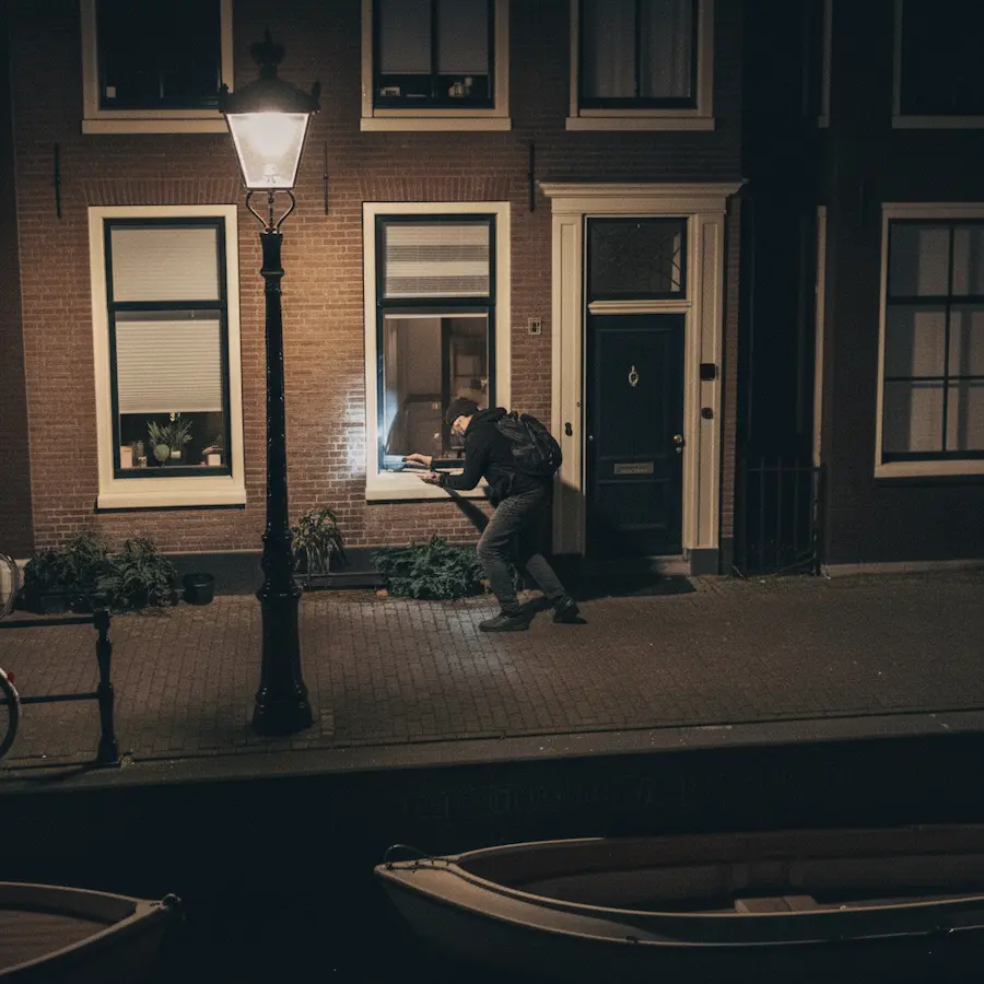 Woonverzekering afsluiten: deze zaken mag je niet vergeten 1 Met een goede inboedelverzekering zijn je spullen verzekerd tegen diefstal. © Alleverzekeringenopeenrij.nl