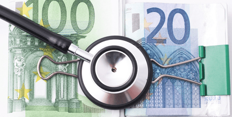De zorgpremie 2022 stijgt volgens Prinsjesdag-ramingen van het kabinet met 2,75 euro per maand. © Marek Studzinski jc_cards / Pixabay